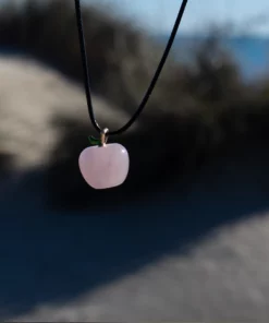 collier en quartz rose en pomme vue mer