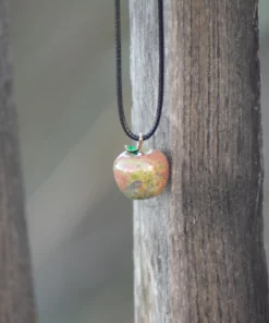 collier pomme en unakite suspendu