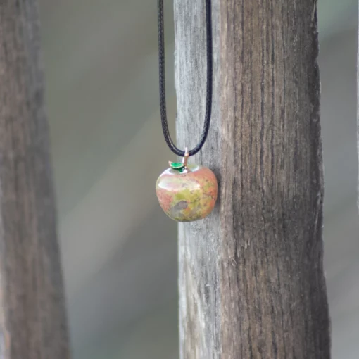 collier pomme en unakite suspendu